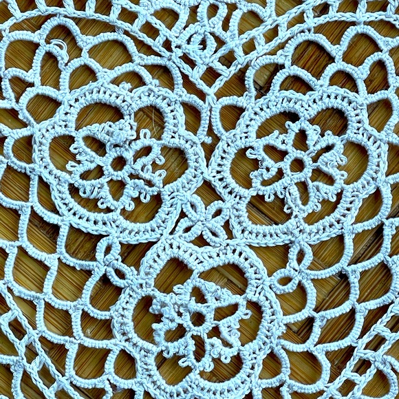🌟HOST PICK!🌟🌹3 vintage doilies, heart & black, handmade - Picture 11 of 12